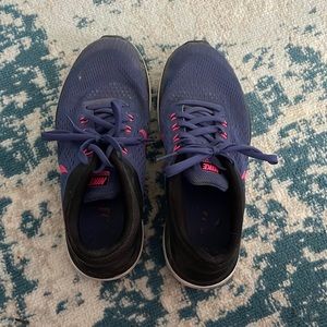 Women’s size 7 Nike sneakers